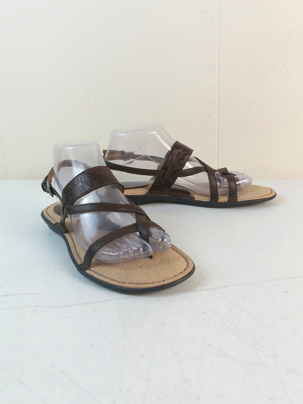 b.o.c Women’s Brown Strappy Flat Sandals - Classic Casual Size 8 Faux Leather